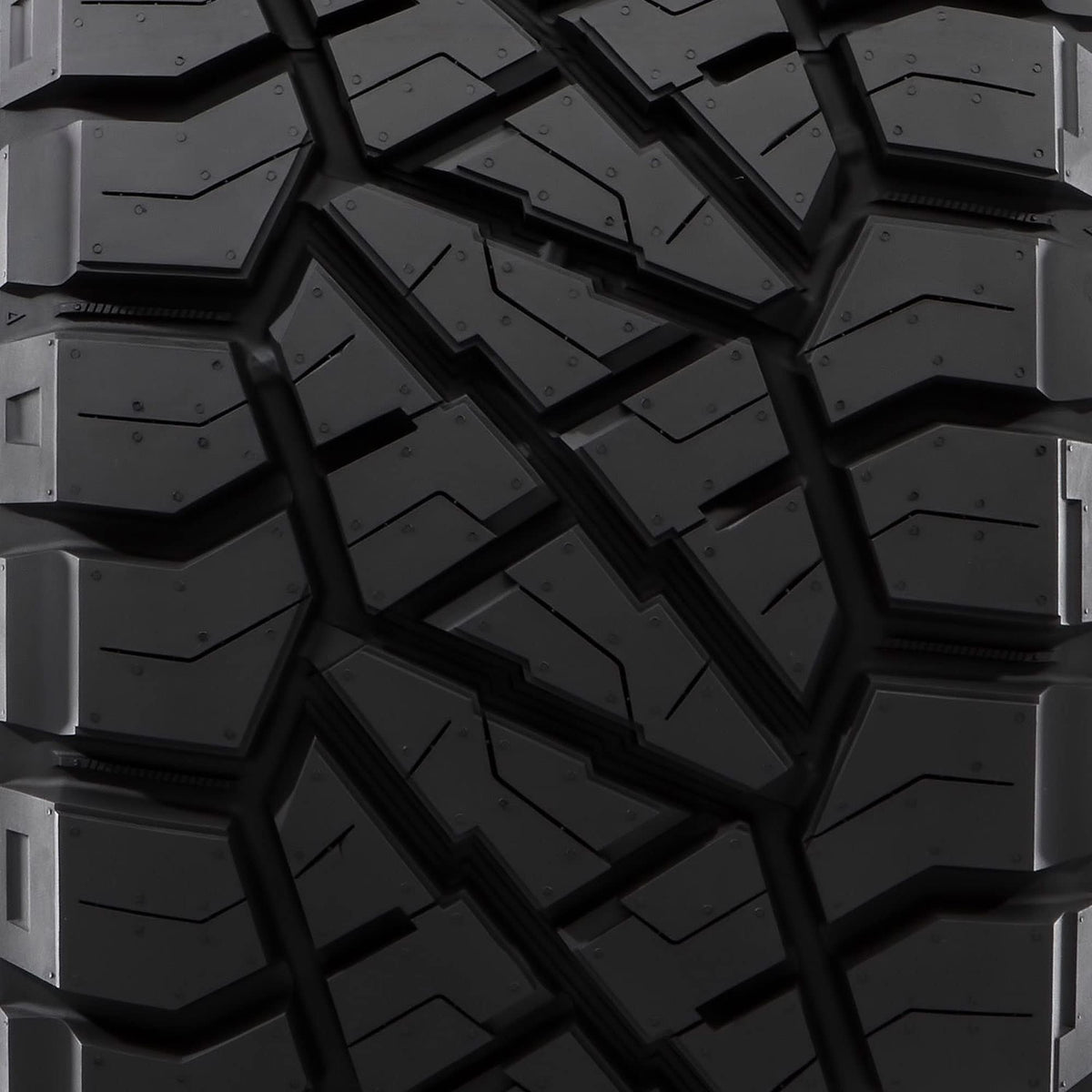 275/60R20 116T XL Tire F5787